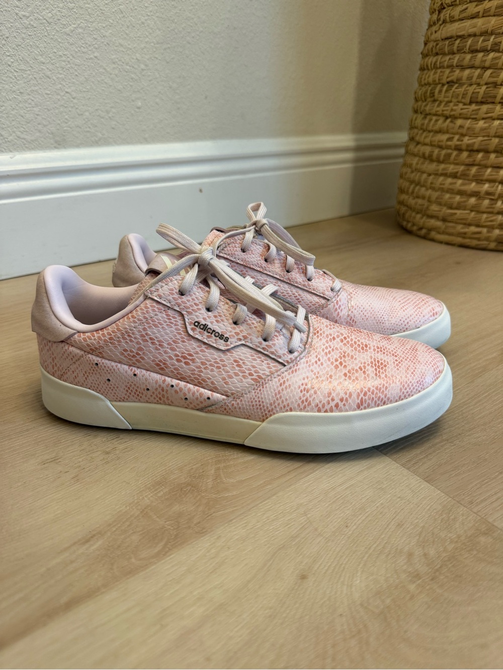 Adidas Adicross Retro Spikeless Golf Shoes Pink Snakeskin Print Size 8.5